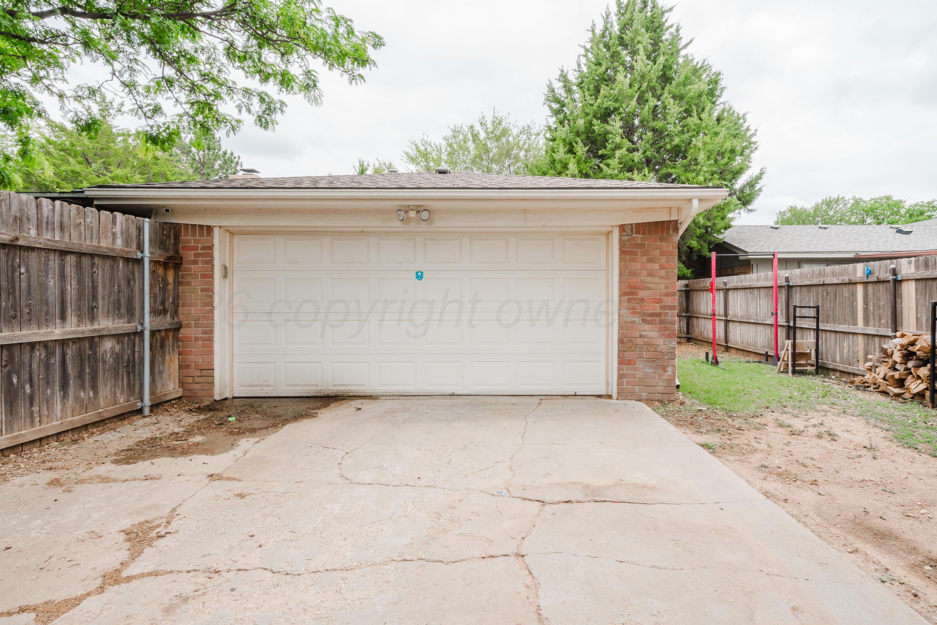 7302 Holyoke Trail Amarillo, TX 79121 - Photo 40 of 40 Garage