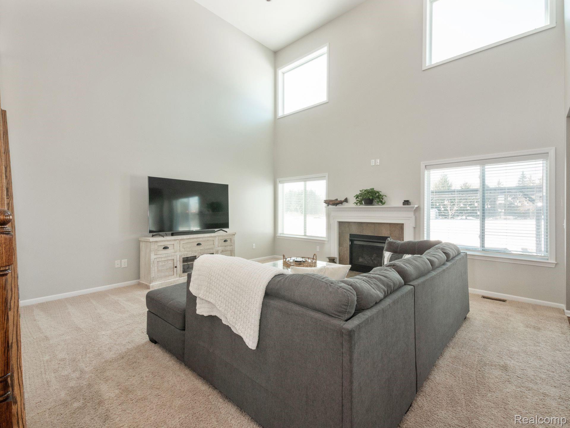 8293 Meadow Ridge Clarkston, MI 48348 - Photo 9 of 38 9.jpg