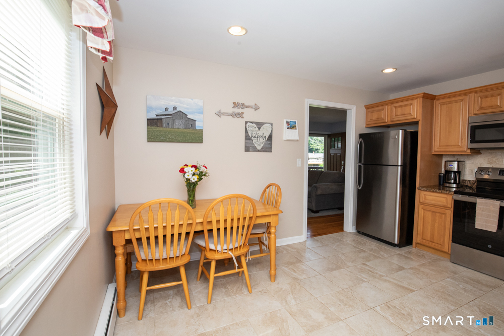 154 Meeting House Hill Road Durham, CT 06422 - Photo 12 of 37 Kitchen