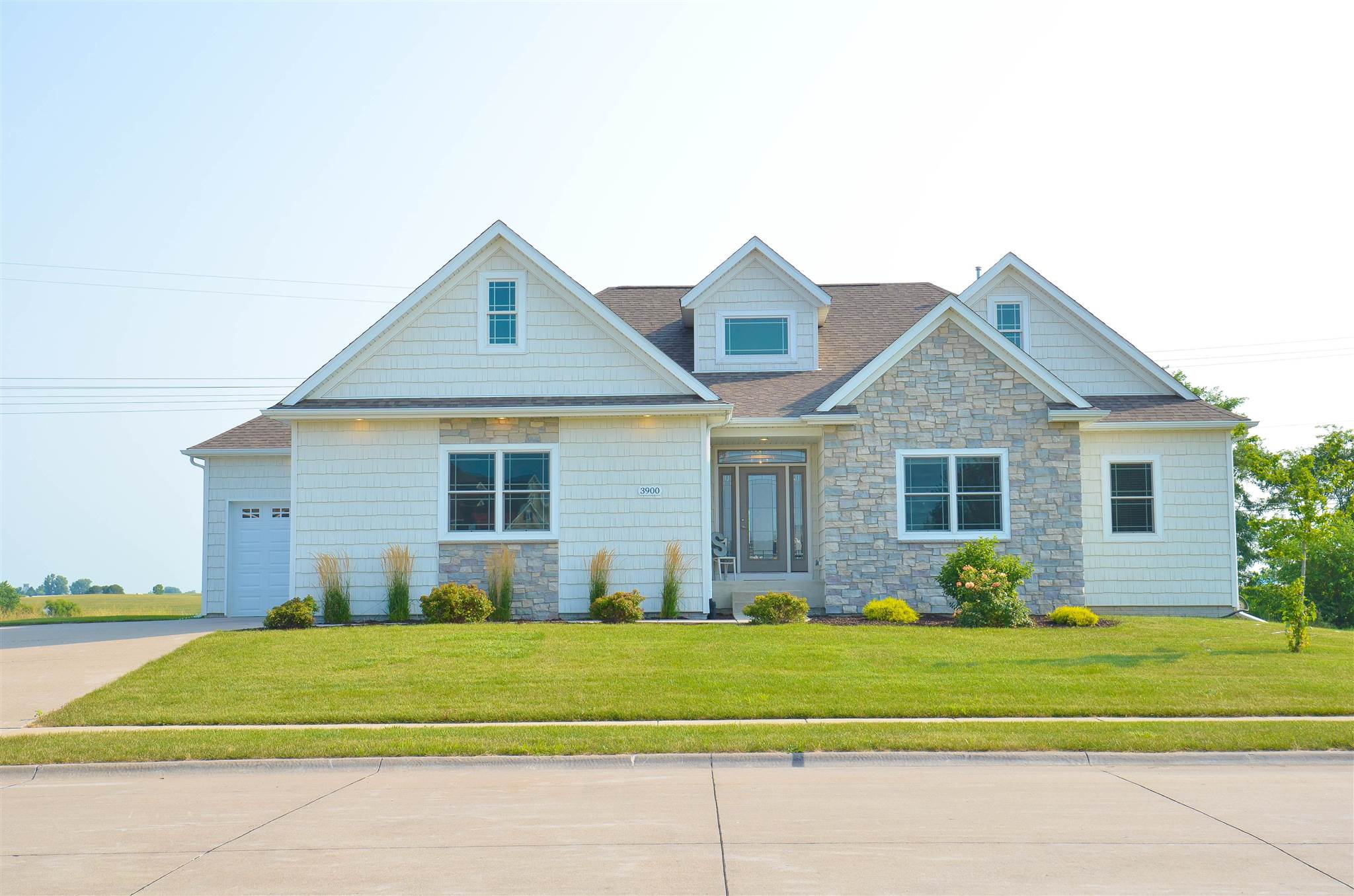 3900 Thomas Pointe Road Davenport, IA 52807 - Photo 1 of 12 Gallery Image 1