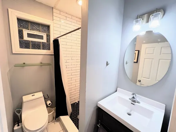 $2,400 | 113 South Paulina Street, Unit 3F, Chicago, IL 60612