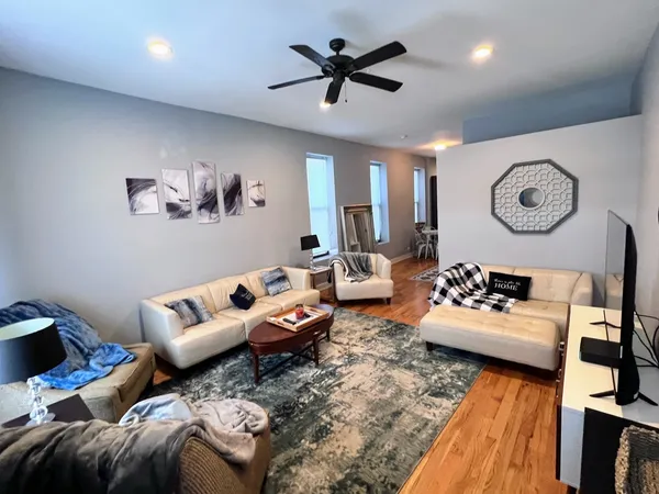 $2,400 | 113 South Paulina Street, Unit 3F, Chicago, IL 60612