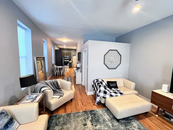 $2,400 | 113 South Paulina Street, Unit 3F, Chicago, IL 60612
