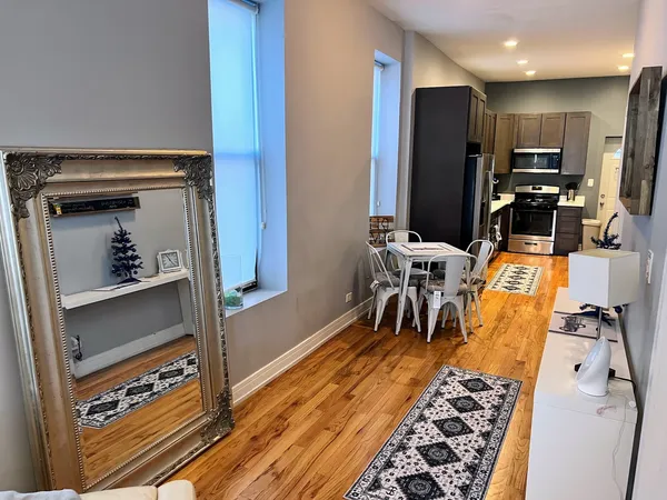 $2,400 | 113 South Paulina Street, Unit 3F, Chicago, IL 60612