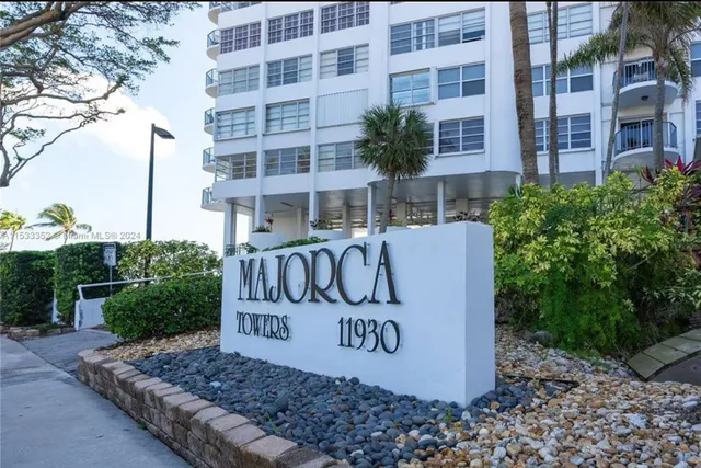 a sign that is sitting in front of a brick building