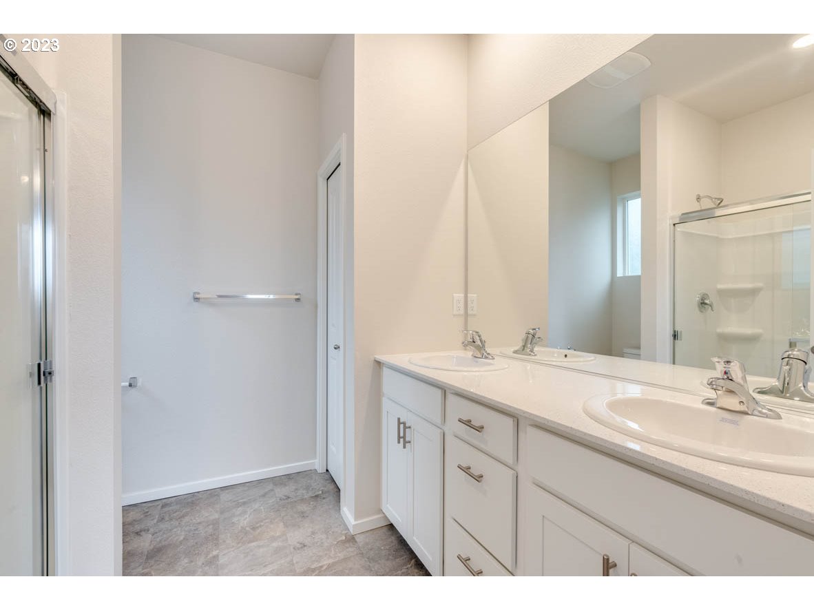 2655 26th Loop Springfield, OR 97477 - Photo 14 of 20 a bathroom with a sink and a mirror