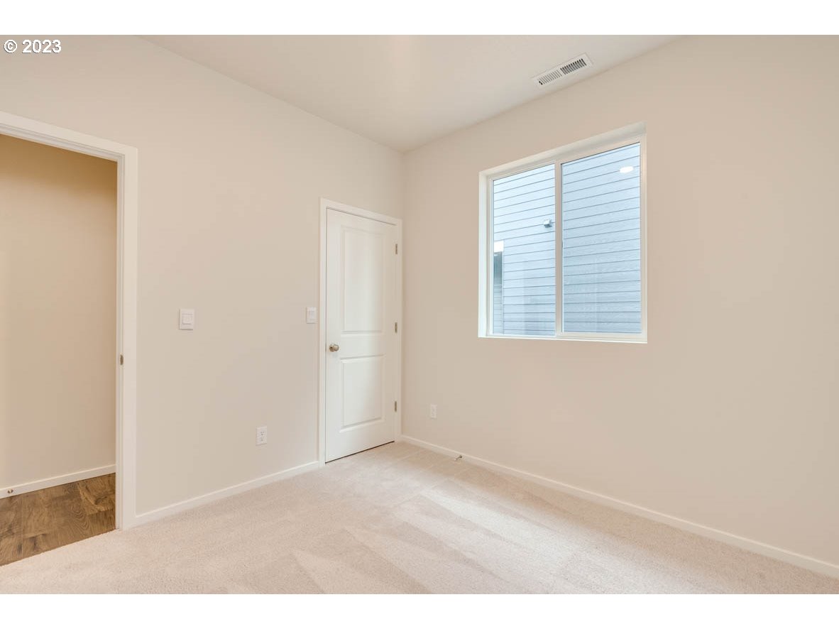 2655 26th Loop Springfield, OR 97477 - Photo 19 of 20 an empty room with windows