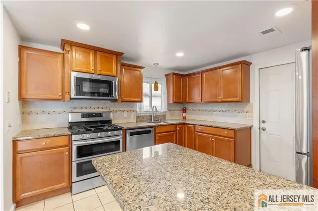 $4,200 | 1 Stanton Street, South River, NJ 08882