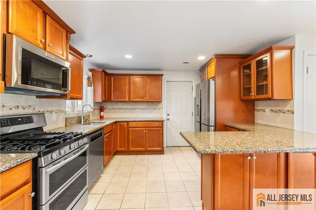 $4,200 | 1 Stanton Street, South River, NJ 08882