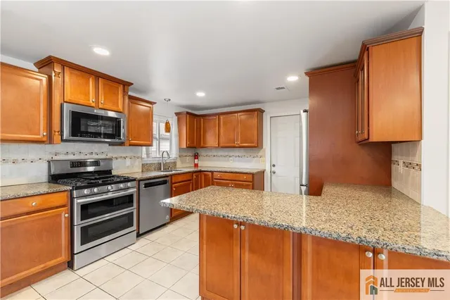 $4,200 | 1 Stanton Street, South River, NJ 08882