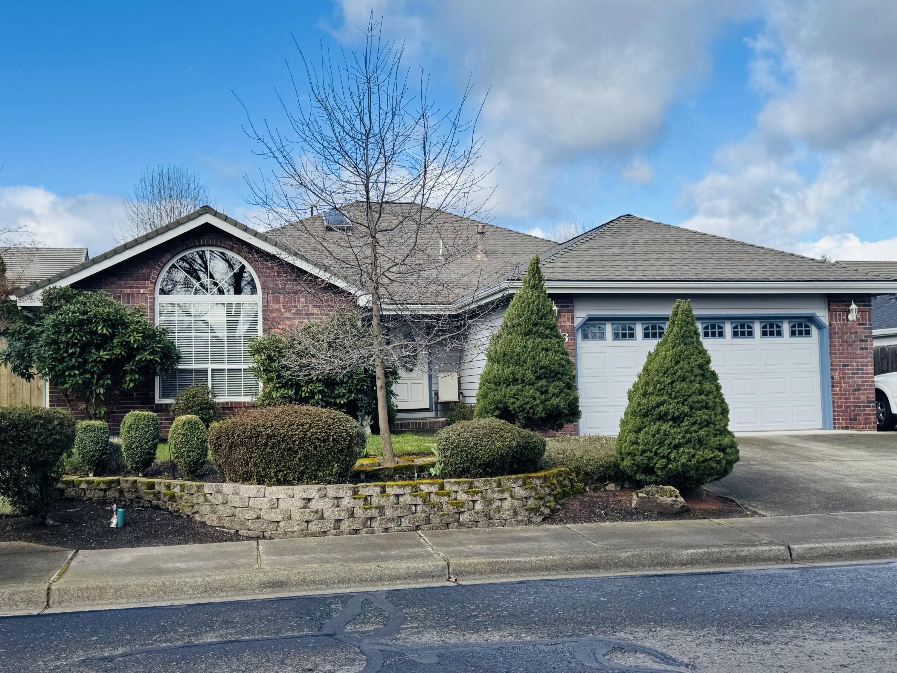 296 Brandon Street Central Point, OR 97502 - Photo 1 of 30 Front