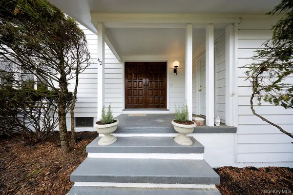 a view of entryway