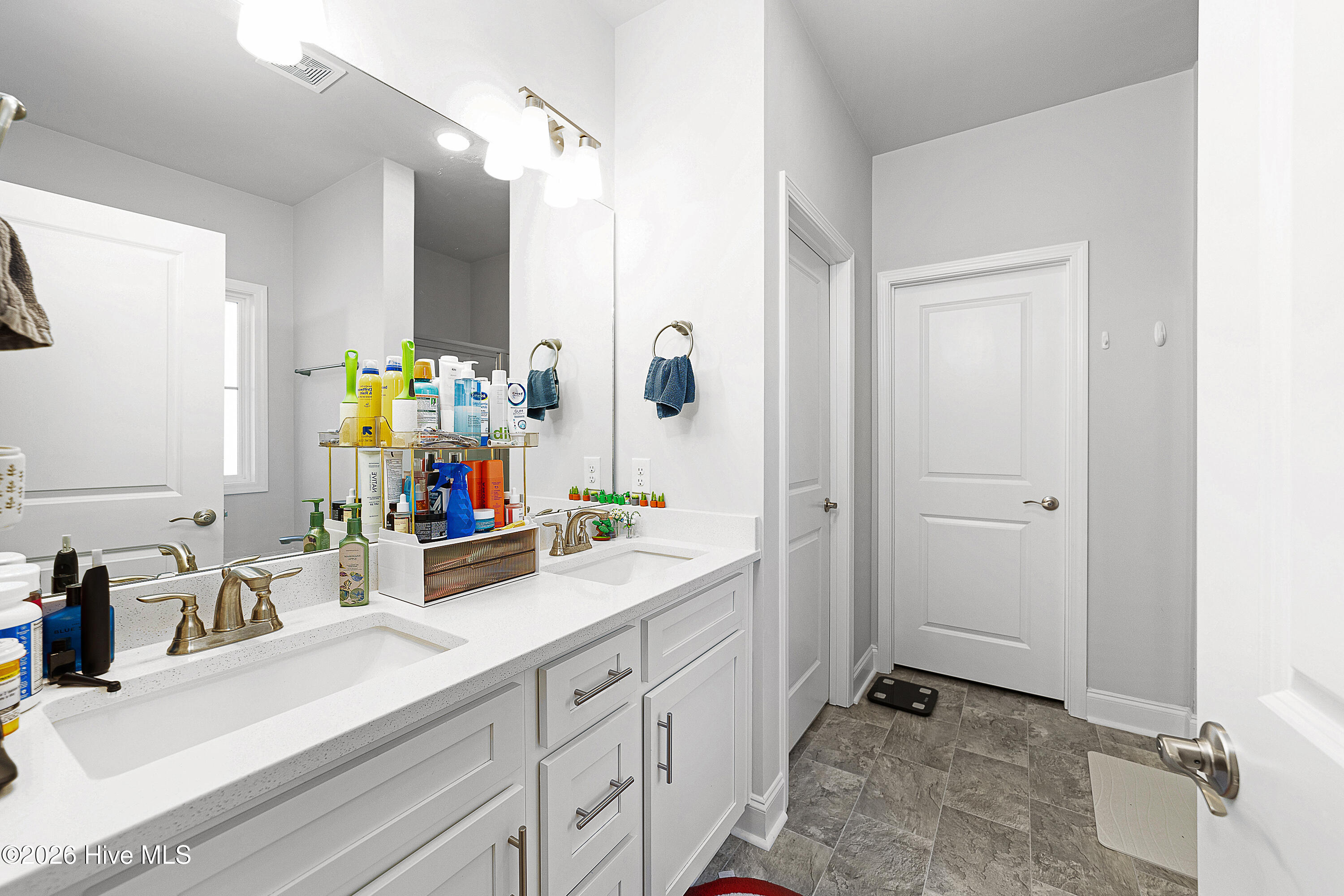 1011 Hot Rod Road New Bern, NC 28562 - Photo 8 of 25 Owners Bathroom