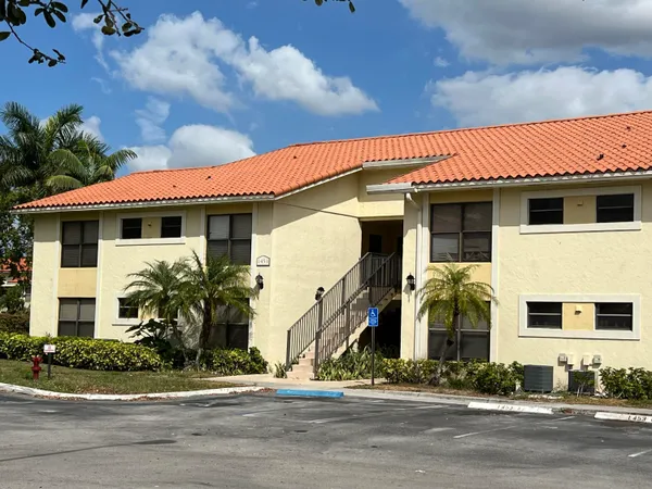 $1,900 | 1453 Lake Crystal Drive, Unit B, West Palm Beach, FL 33411