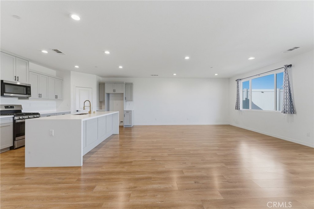 10710 Brookfield Drive Riverside, CA 92505 - Photo 7 of 32