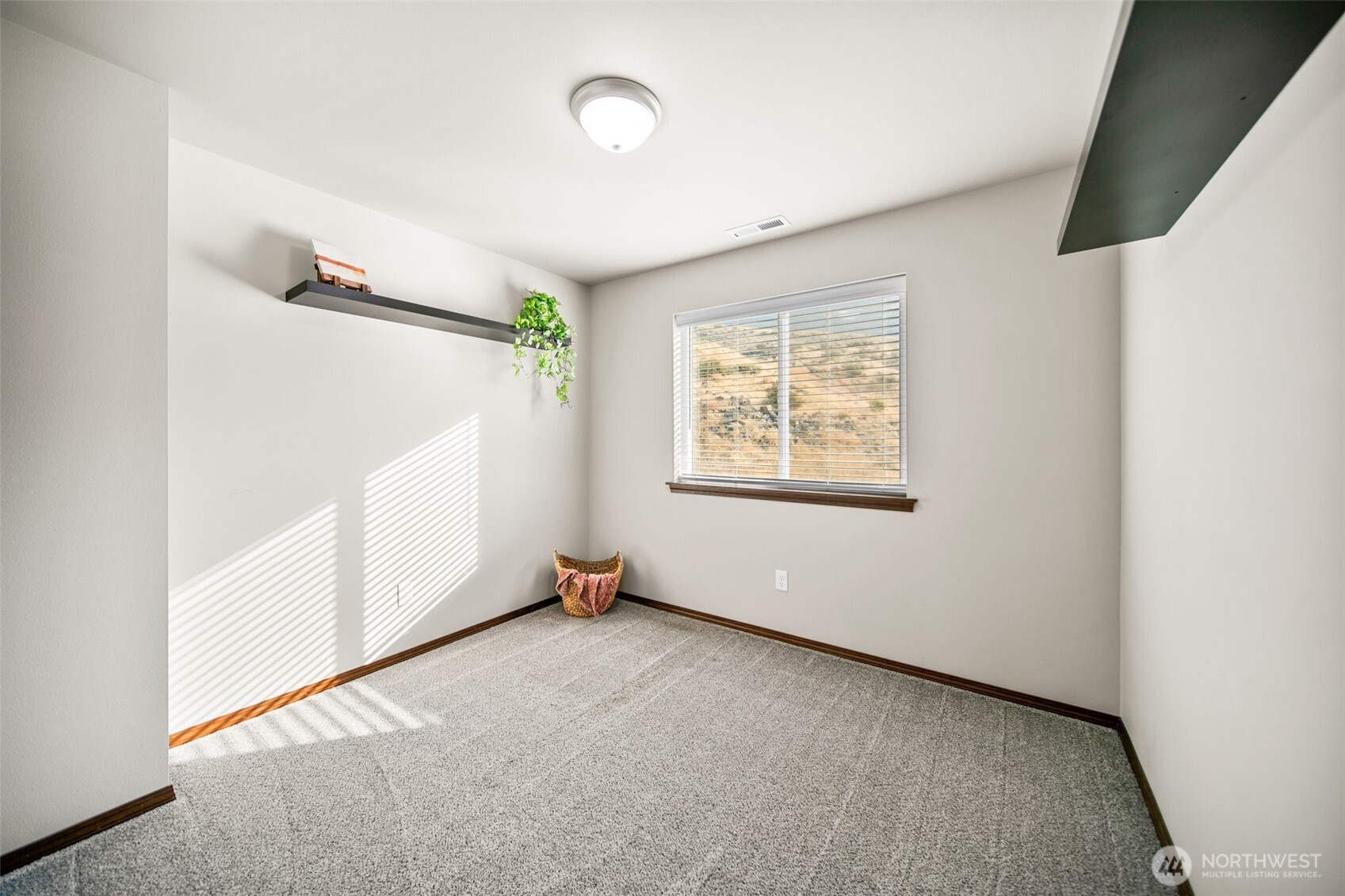 103 George Loop Rock Island, WA 98850 - Photo 16 of 40