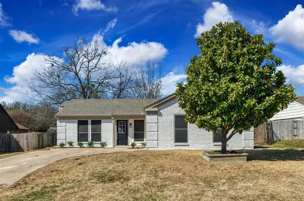 $320,000 | 7405 Shadow Bend Drive, Fort Worth, TX 76137