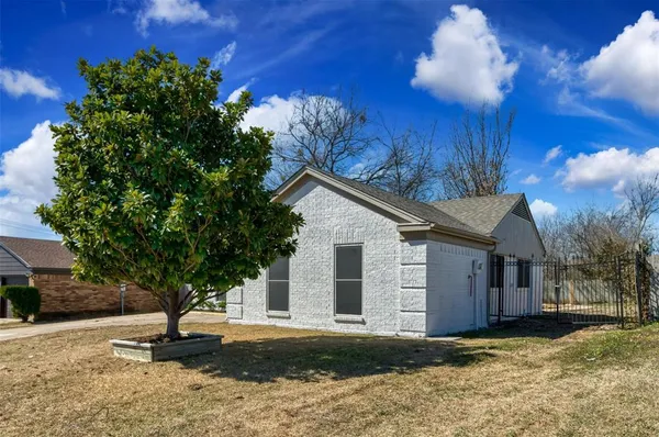 $320,000 | 7405 Shadow Bend Drive, Fort Worth, TX 76137