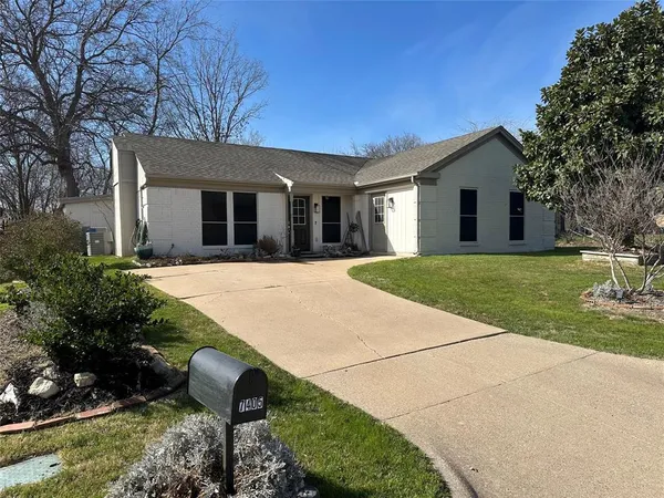 $320,000 | 7405 Shadow Bend Drive, Fort Worth, TX 76137