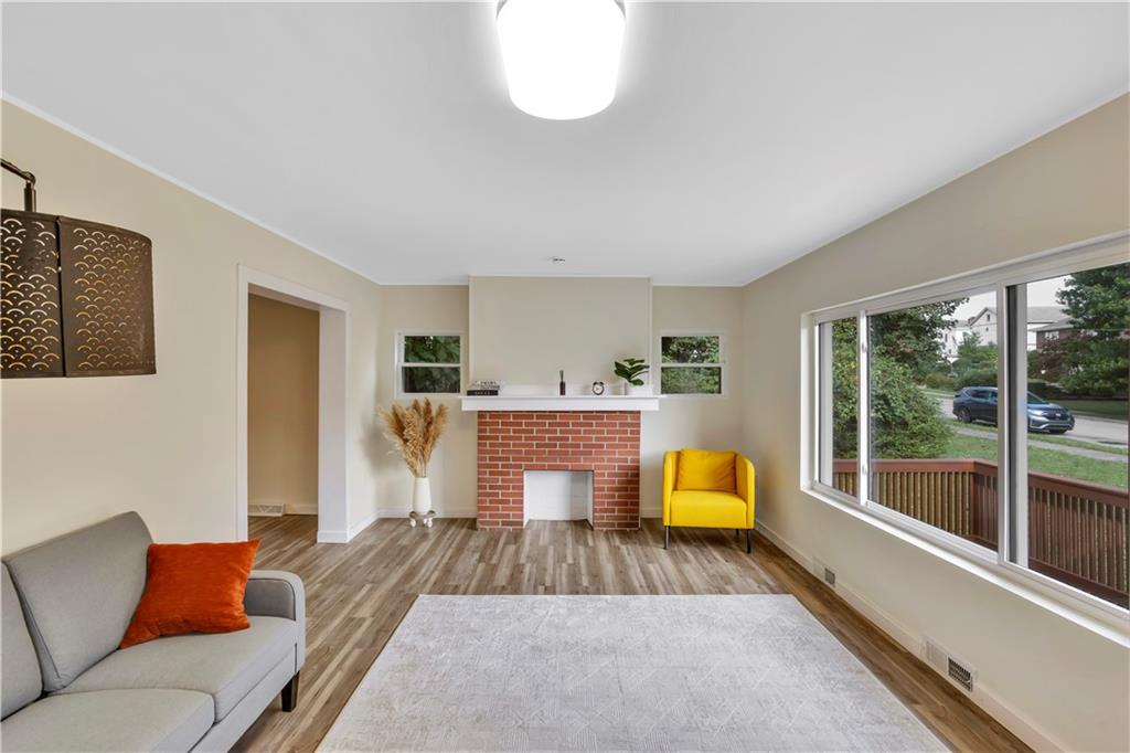1430 Ridge Avenue Coraopolis, PA 15108 - Photo 8 of 32 a living room with furniture and a lamp