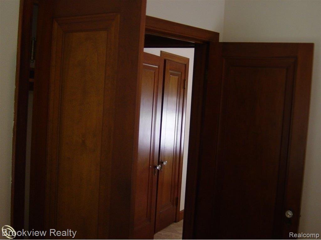 46770 Romeo Plank Road Macomb, MI 48044 - Photo 6 of 19 woodwork