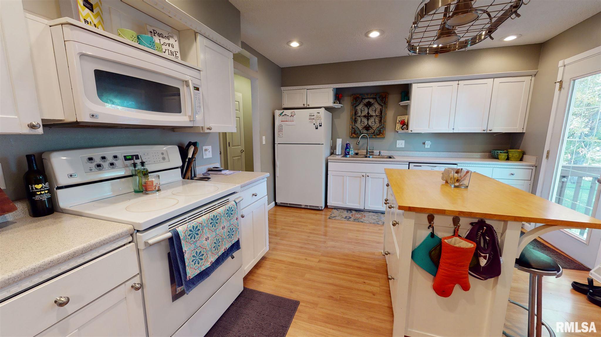 3424 Forest Road Davenport, IA 52807 - Photo 6 of 20 Gallery Image 6