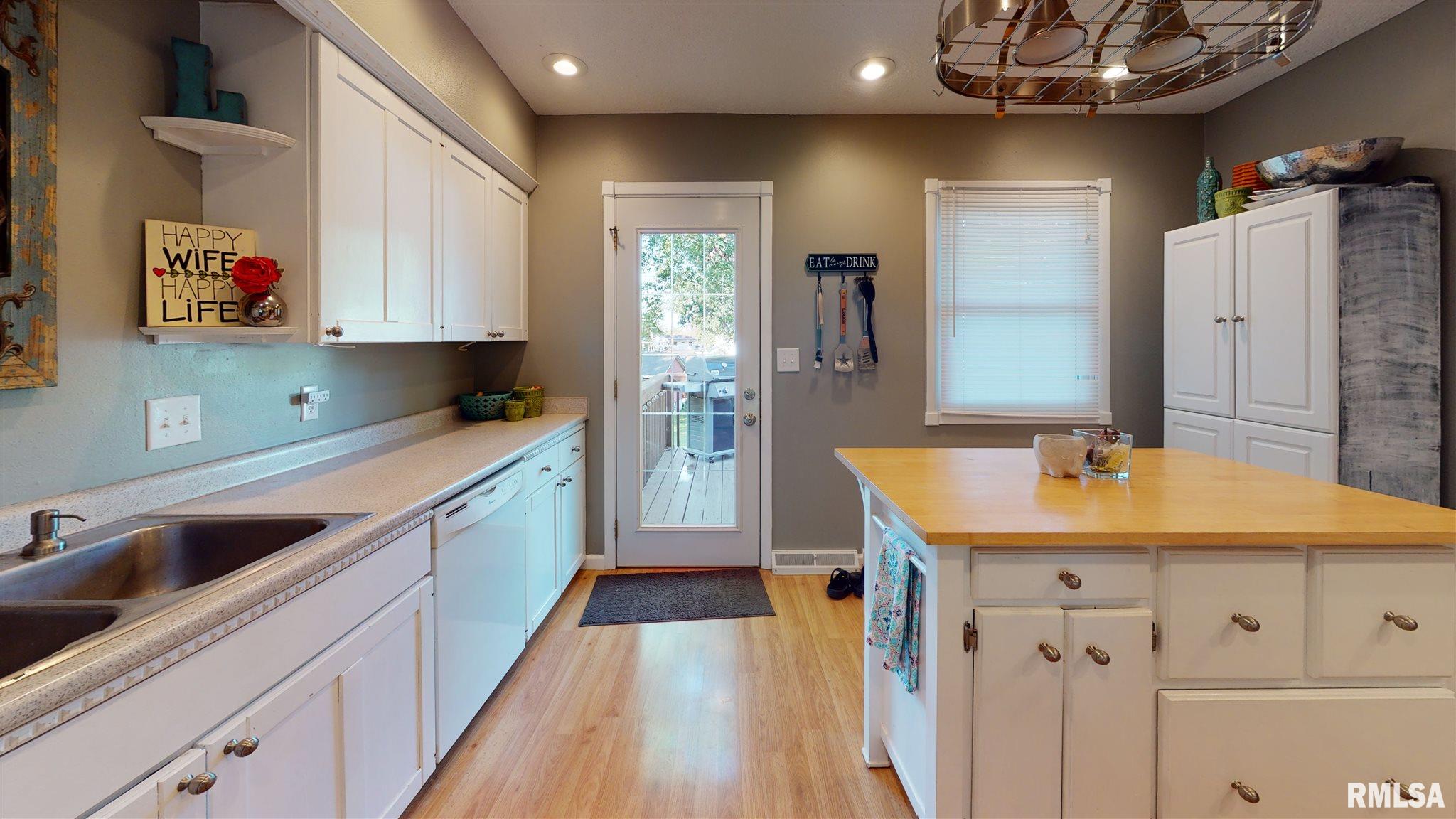 3424 Forest Road Davenport, IA 52807 - Photo 8 of 20 Gallery Image 8