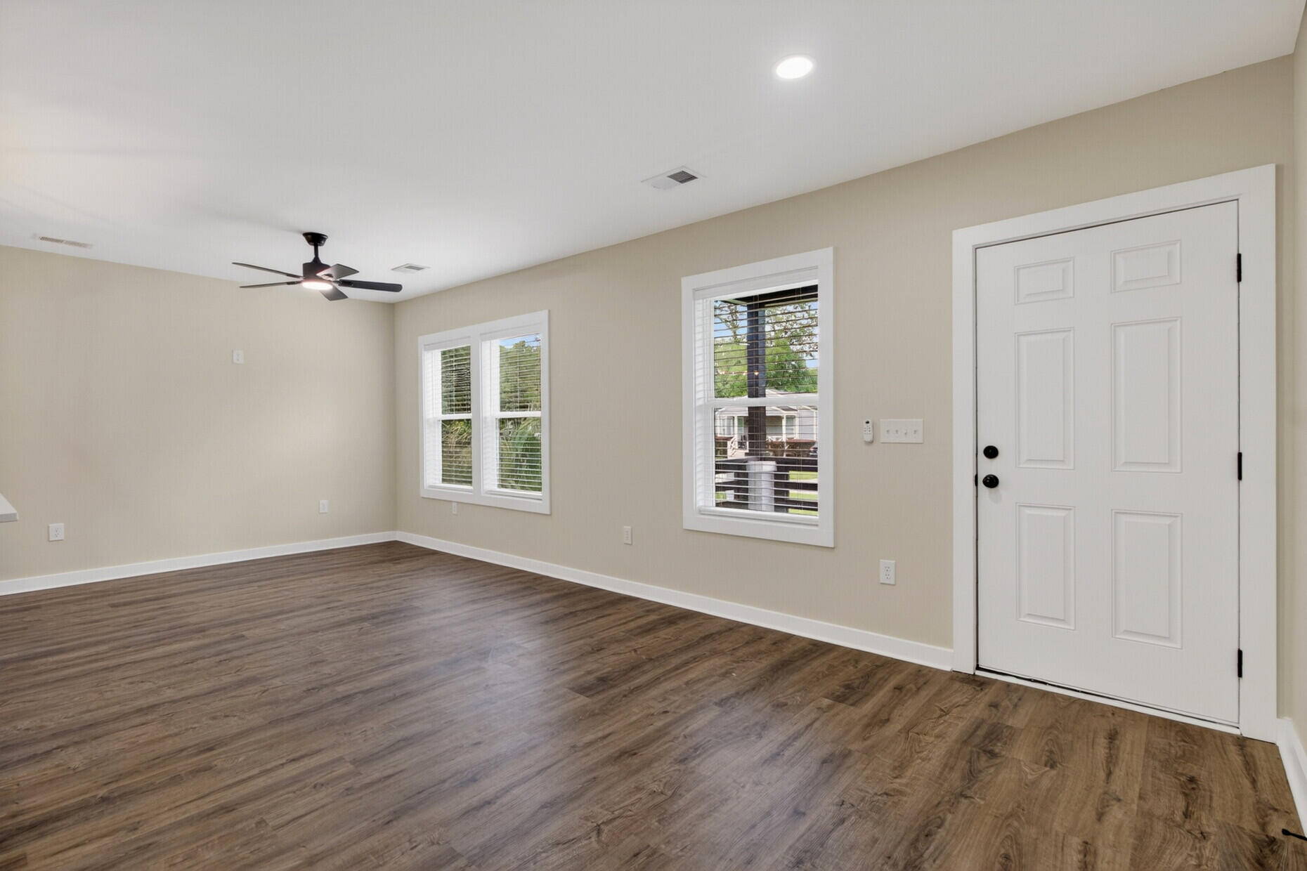 2136 Commander Road North Charleston, SC 29405 - Photo 5 of 31