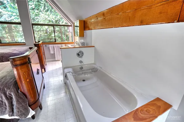 $539,900 | 1881 Cliff Road, Point Roberts, WA 98281