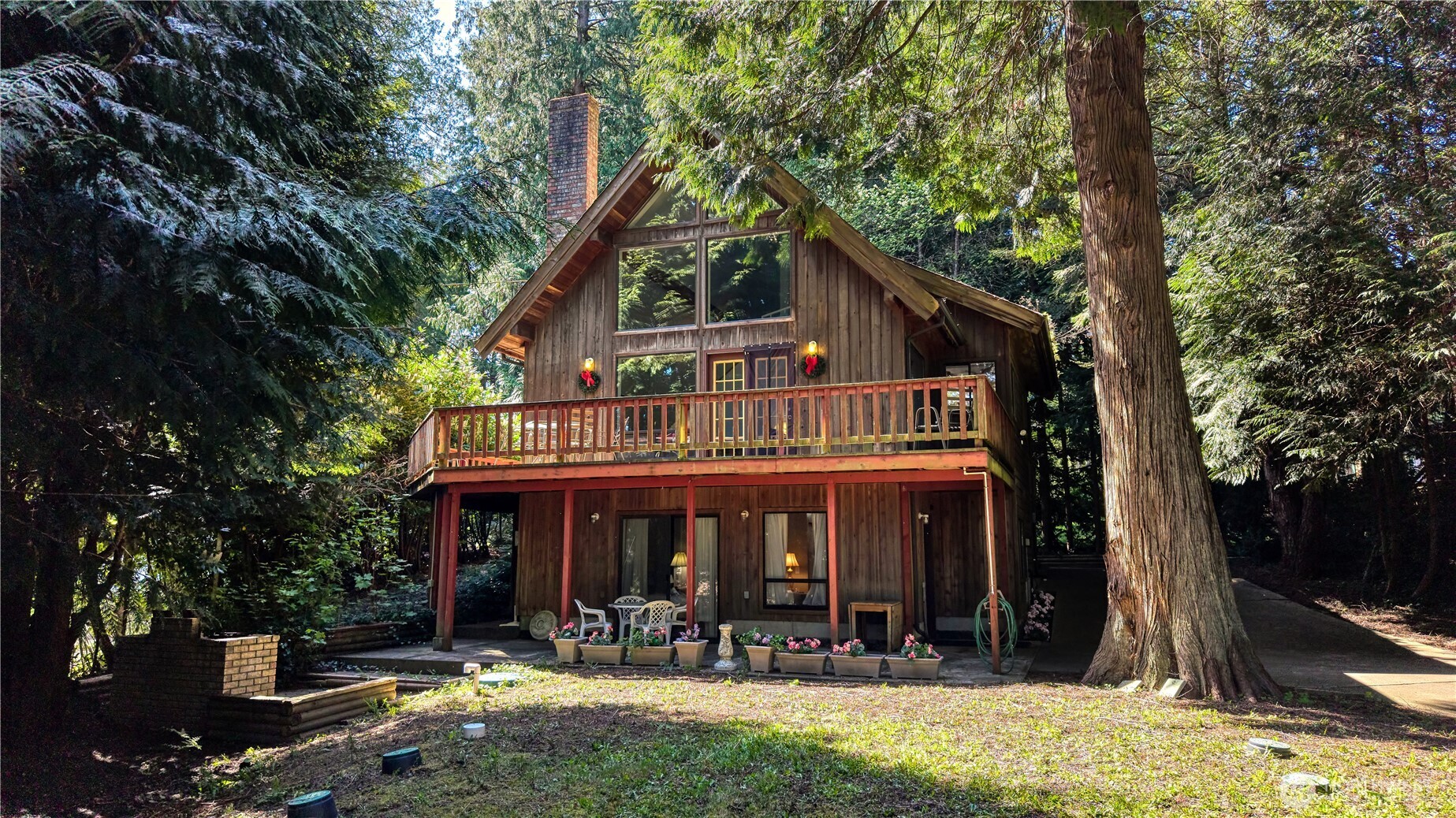 1881 Cliff Road Point Roberts, WA 98281 - Photo 3 of 36