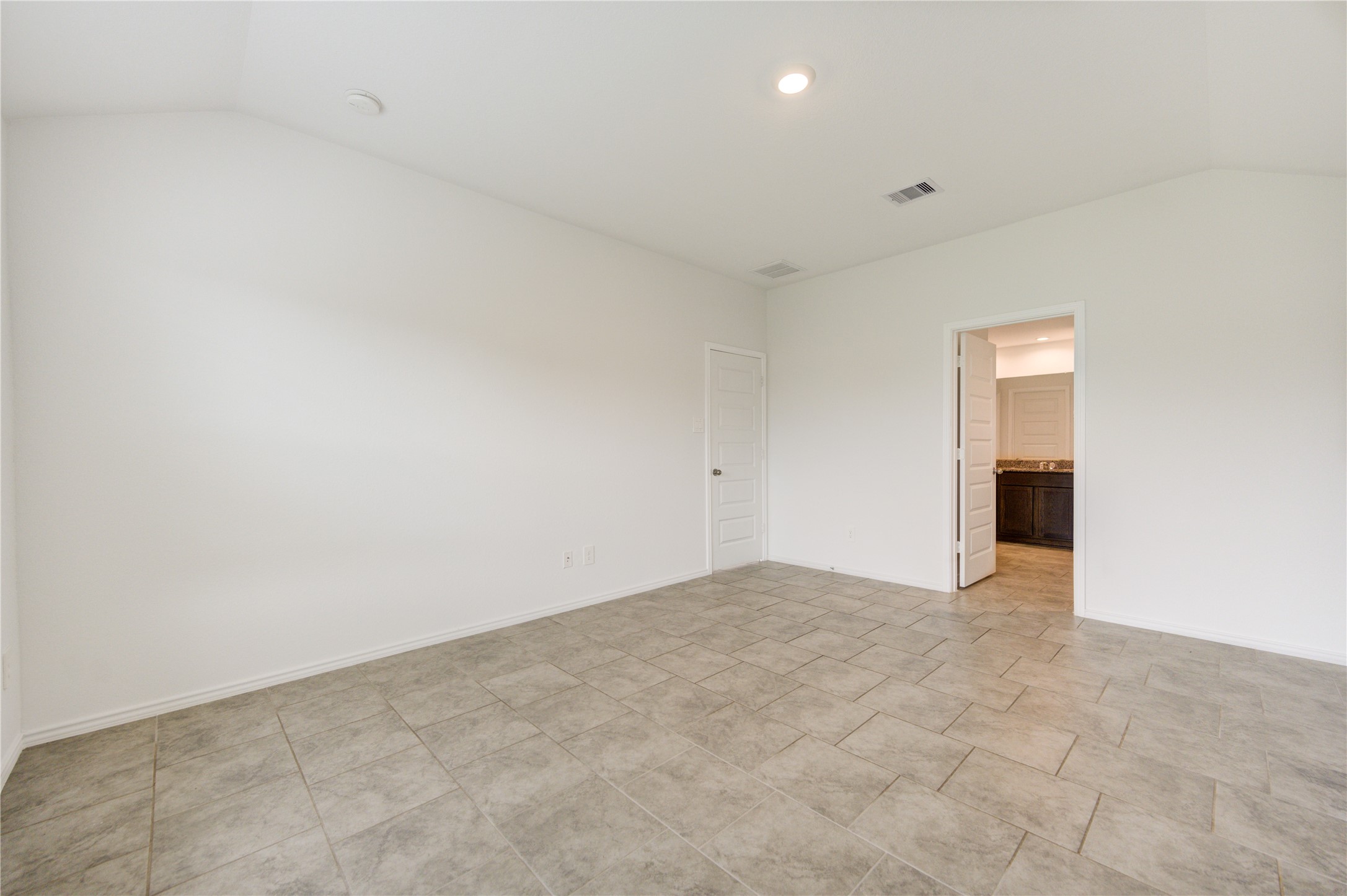 7547 Cattle Walker Court Rosharon, TX 77583 - Photo 13 of 27 Primary Bedroom