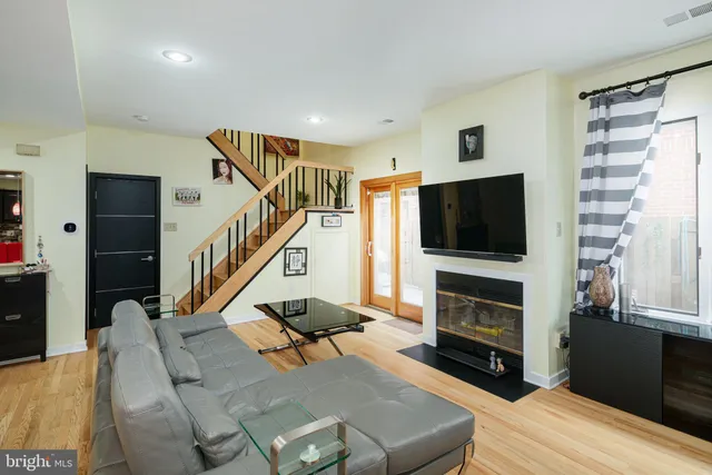 $4,100 | 2027 Rodman Street, Philadelphia, PA 19146