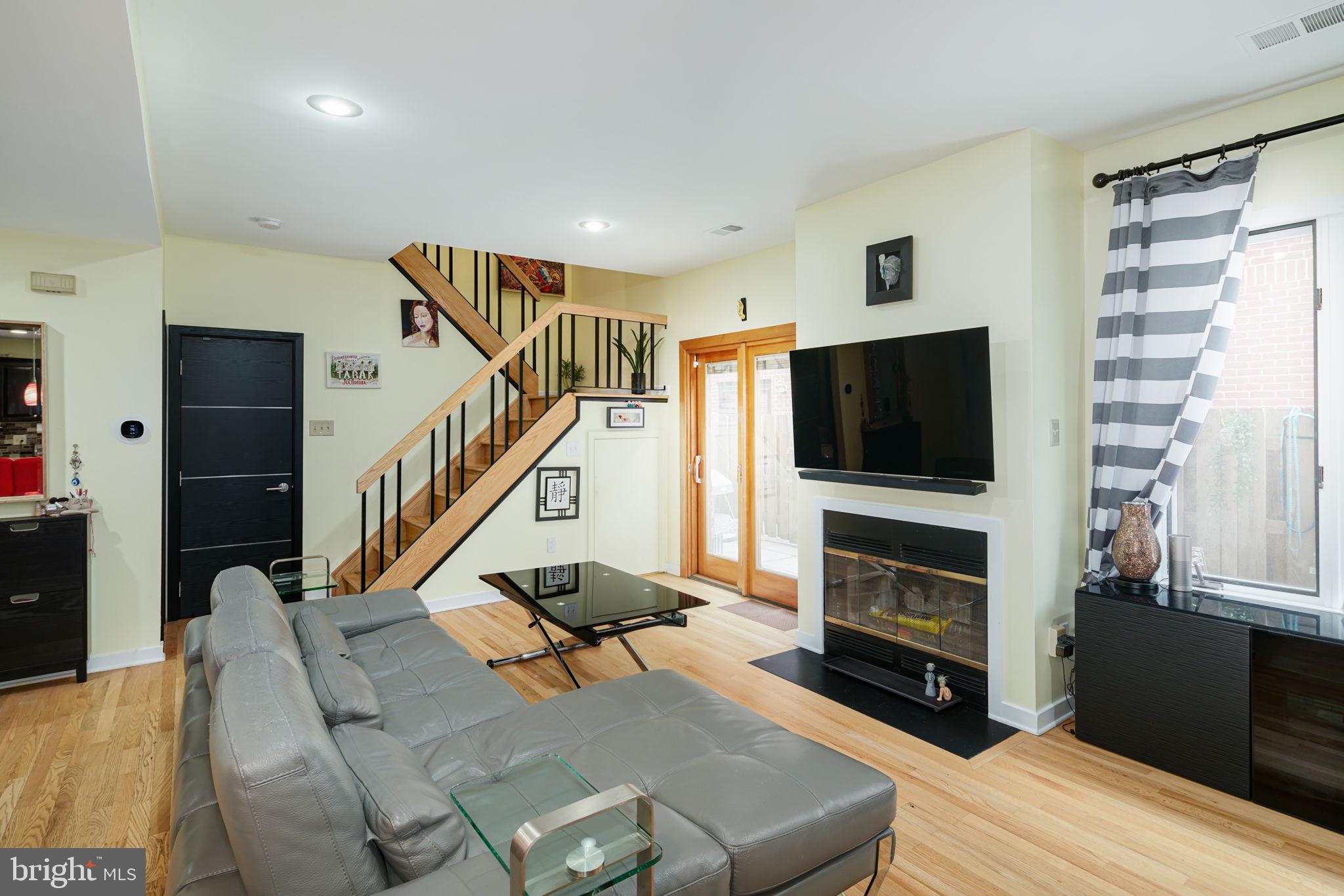 2027 Rodman Street Philadelphia, PA 19146 - Photo 7 of 28 Living Room/Kitchen