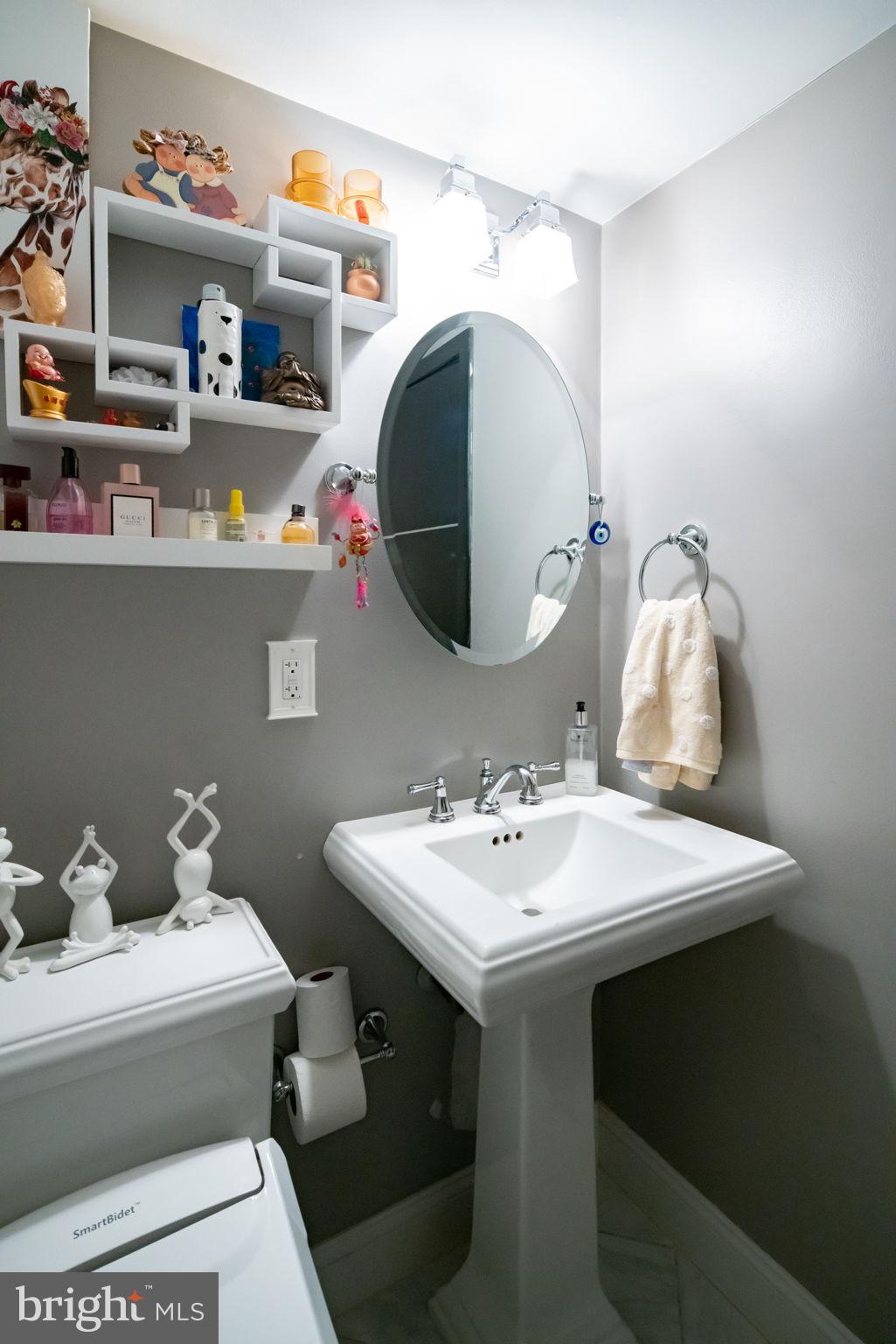 2027 Rodman Street Philadelphia, PA 19146 - Photo 10 of 28 Powder Room