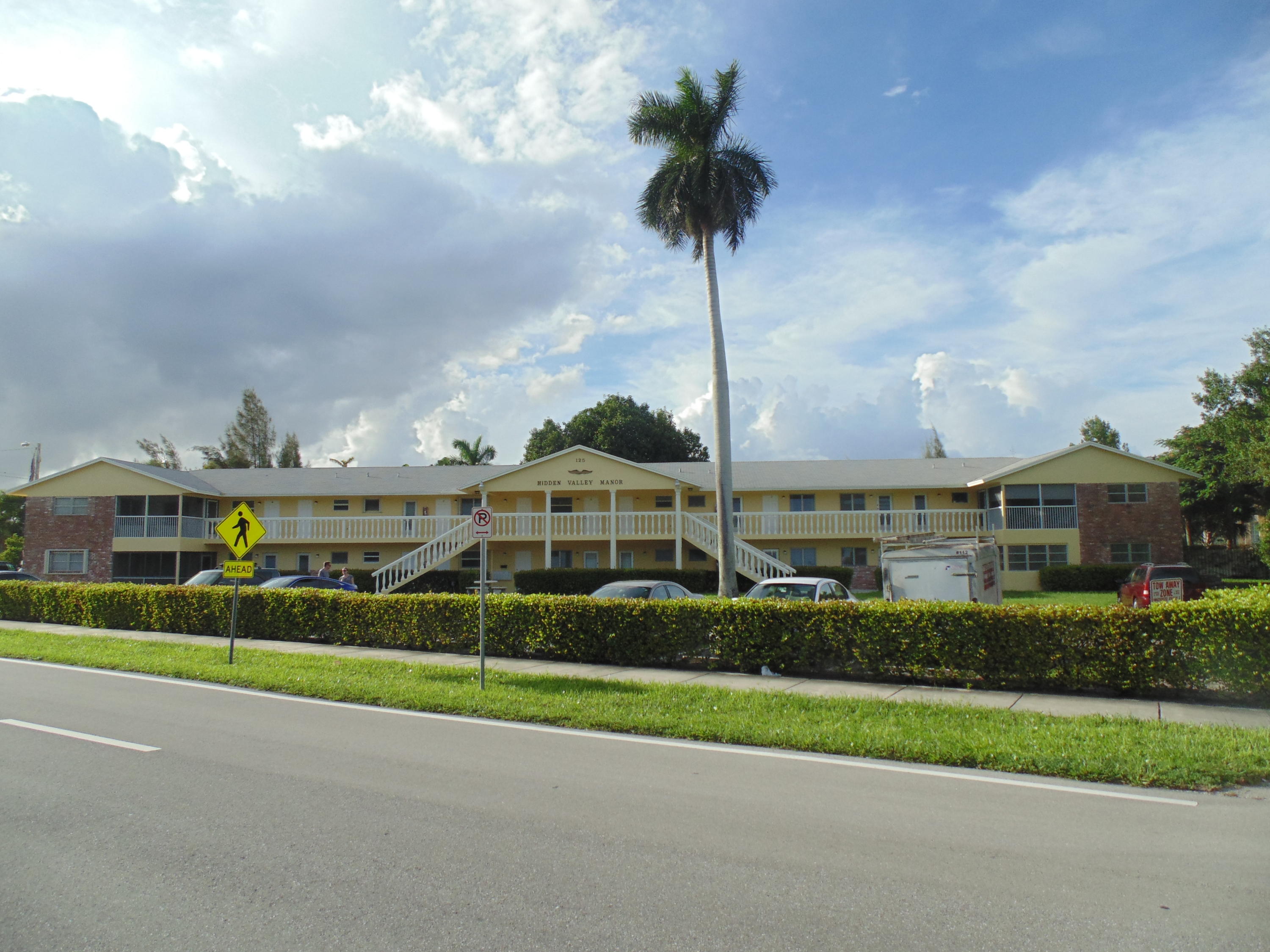125 West Hidden Valley Boulevard, Unit 11 Boca Raton, FL 33487 - Photo 3 of 12 3