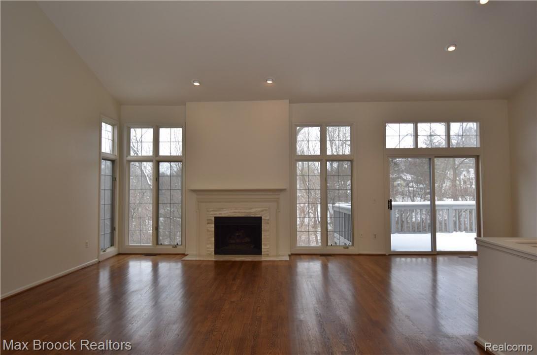 752 Hidden Ravines Trail Birmingham, MI 48009 - Photo 14 of 55 livingroom 9.JPG