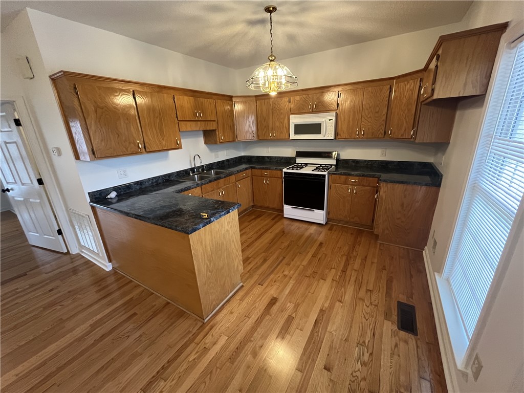 309 B Dixie Drive Seneca, SC 29672 - Photo 3 of 6