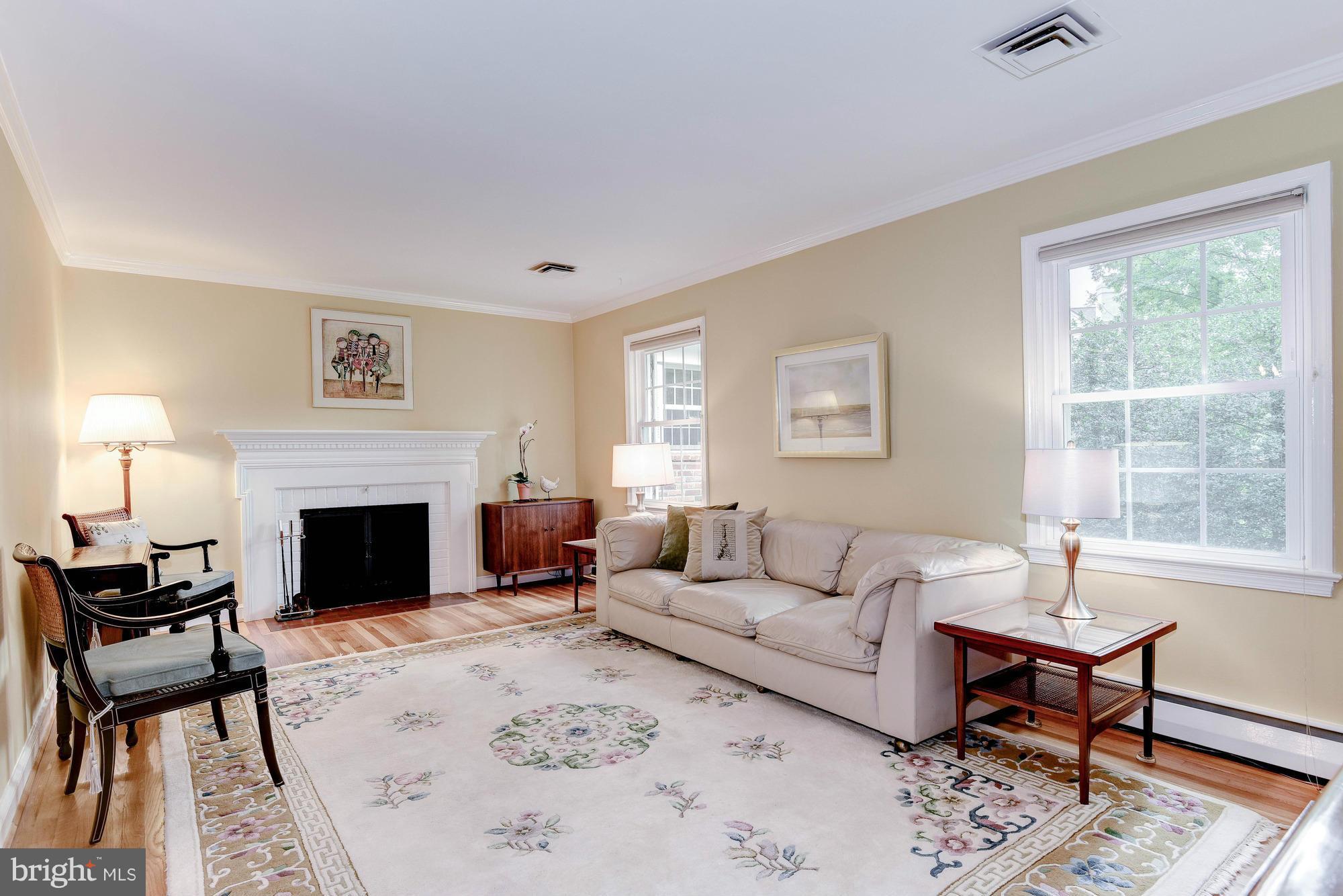 4701 Overbrook Road Bethesda, MD 20816 - Photo 6 of 30 Living Room