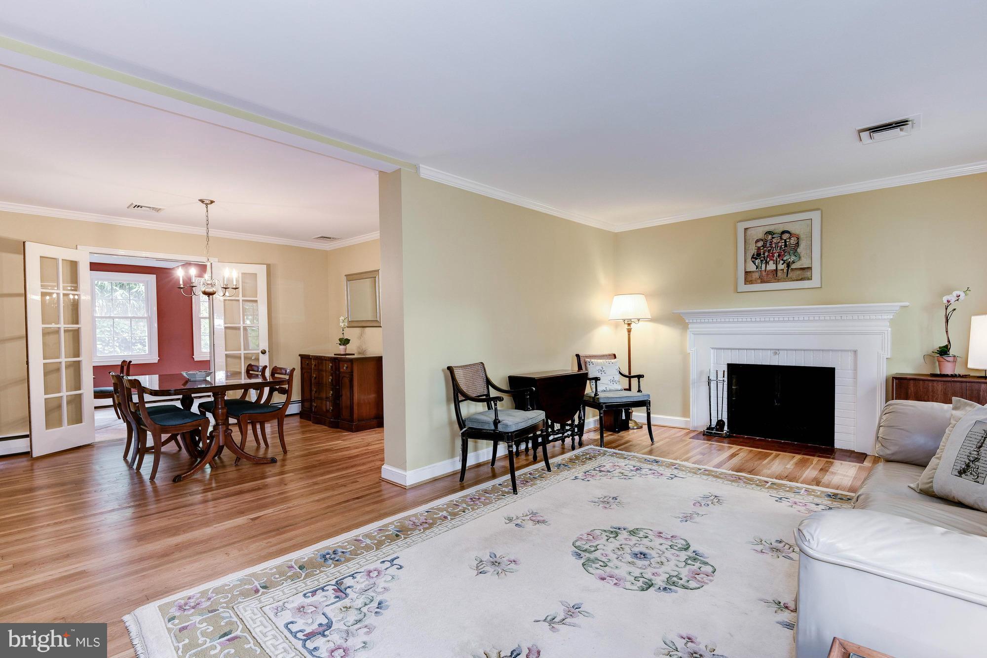 4701 Overbrook Road Bethesda, MD 20816 - Photo 8 of 30 Living Room