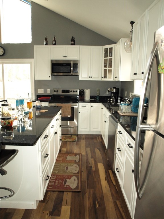 139 Raphael Avenue Providence, RI 02904 - Photo 8 of 38 Gallery Image 8