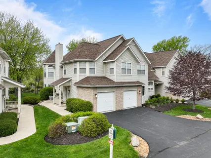 $995,000 | 401 Abbey Ridge Court, Fontana, WI 53125