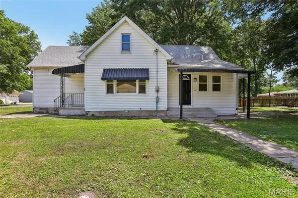$174,900 | 700 East 1st S Street, Mount Olive, IL 62069