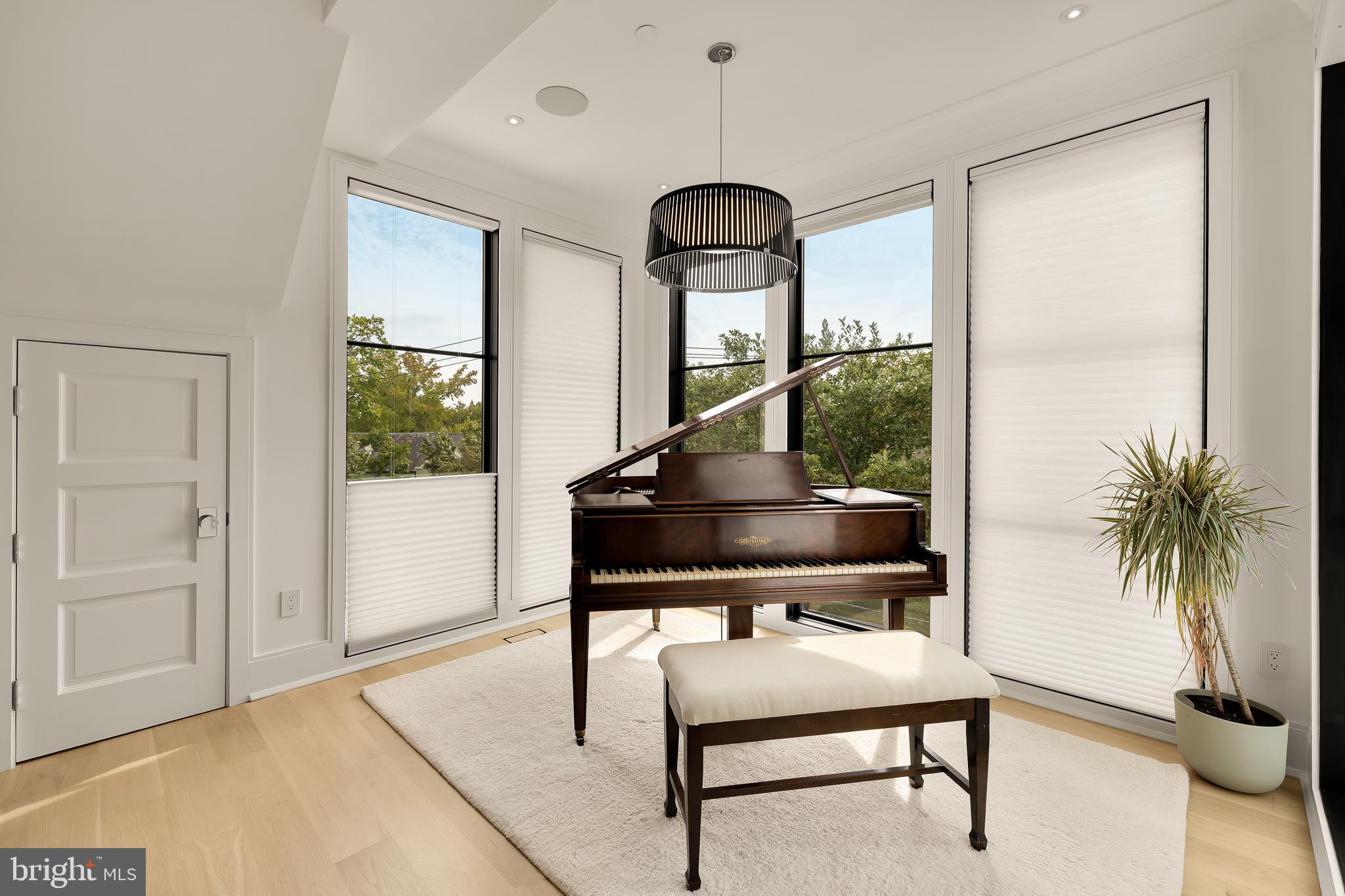 3302 Cleveland Avenue Northwest Washington, DC 20008 - Photo 32 of 54 Sky lounge sun room