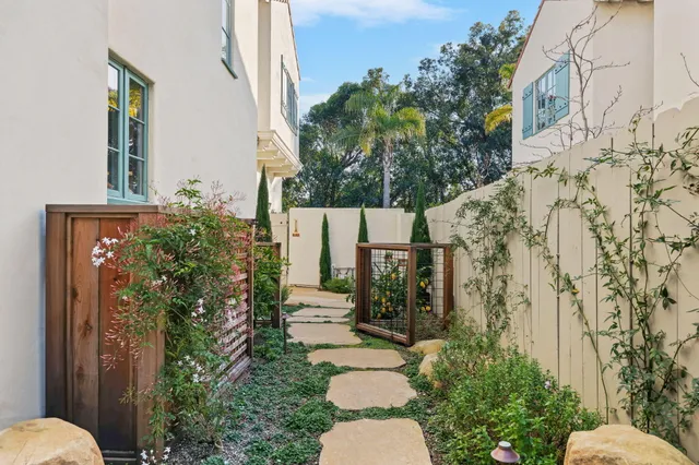 a view of a back yard of the house