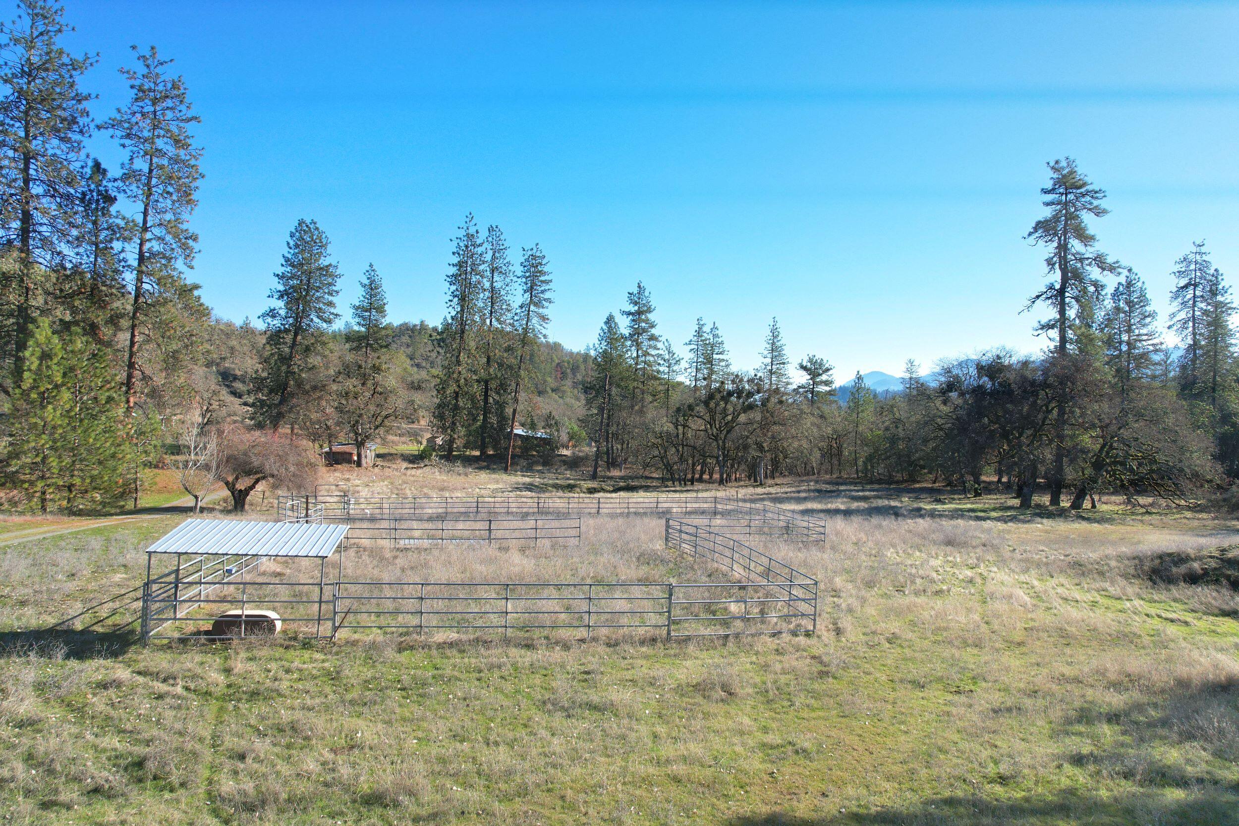 13375 Water Gap Road Williams, OR 97544 - Photo 18 of 54 front corral