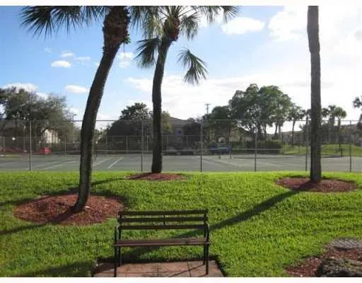 $2,300 | 430 Commodore Drive, Unit 210, Plantation, FL 33325