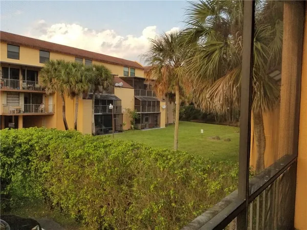 $2,300 | 430 Commodore Drive, Unit 210, Plantation, FL 33325