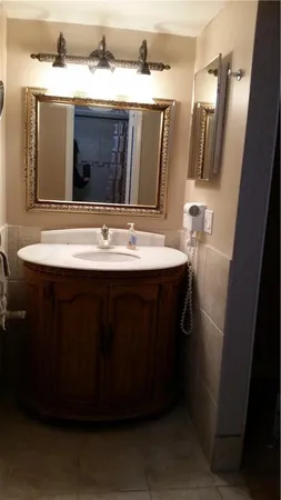 $2,300 | 430 Commodore Drive, Unit 210, Plantation, FL 33325