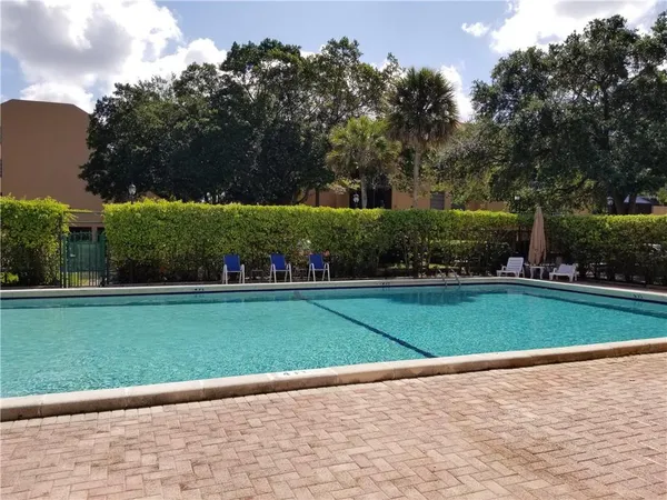 $2,300 | 430 Commodore Drive, Unit 210, Plantation, FL 33325