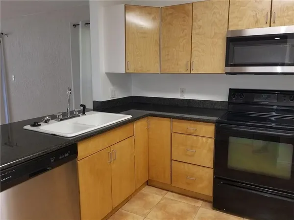 $2,300 | 430 Commodore Drive, Unit 210, Plantation, FL 33325